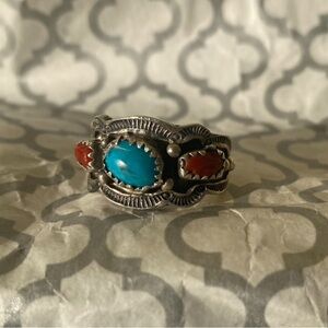 Material:925 silver
Stone: red coral,turquoise 
Size: 10
Authentic silver tested
